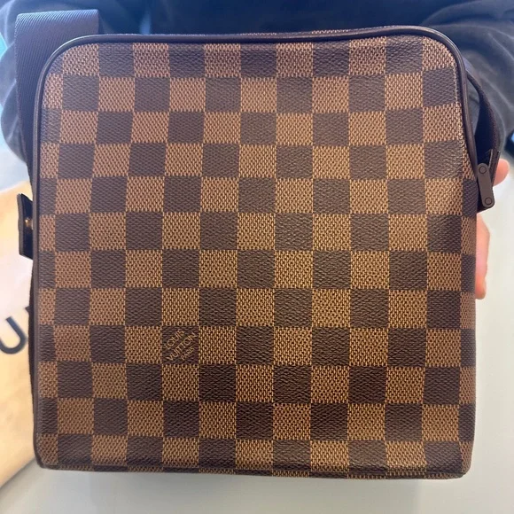 Louis Vuitton Olav PM Damier Ebene Crossbody Bag - in Excellent Condition - Picture 4 of 7